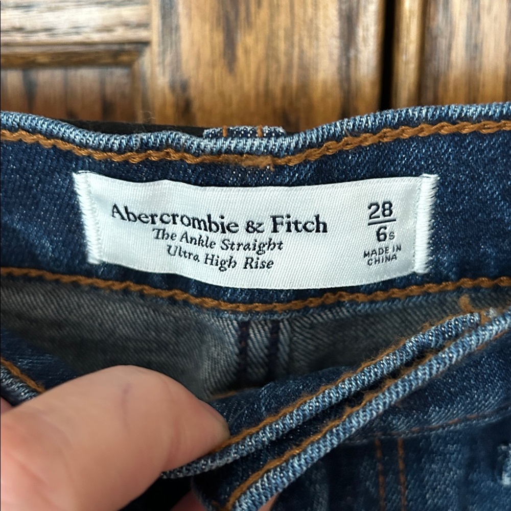 Abercrombie Fitch Curve Love The Ankle Straight Ultra High Rise Distressed 28 6s - Picture 3 of 4